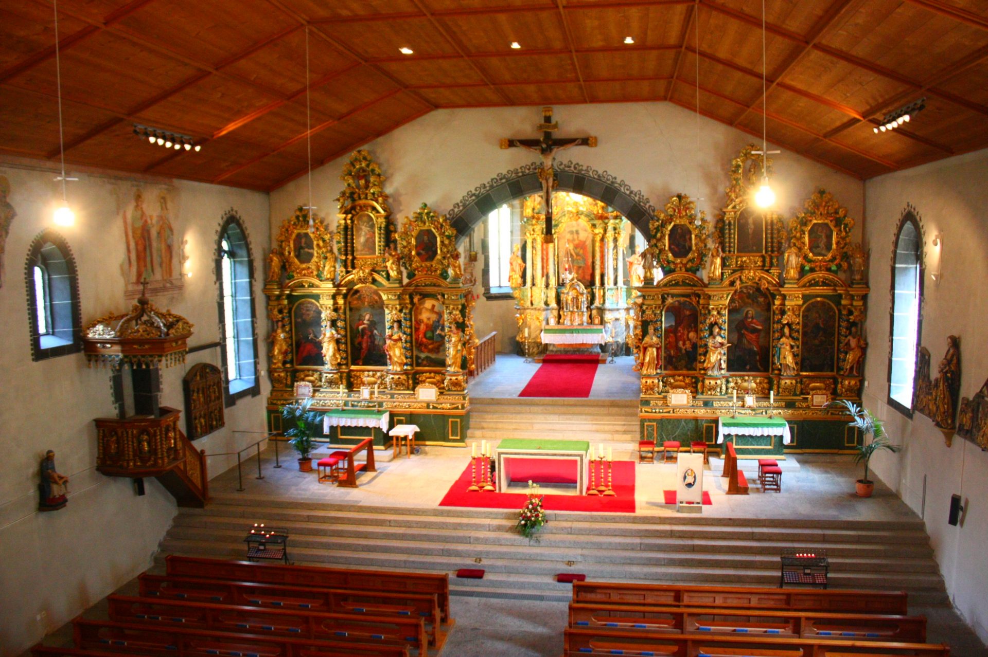 Die Kirche Ernen (VS) von innen – deren Restauration ist eines der drei Epiphanieprojekte 2017