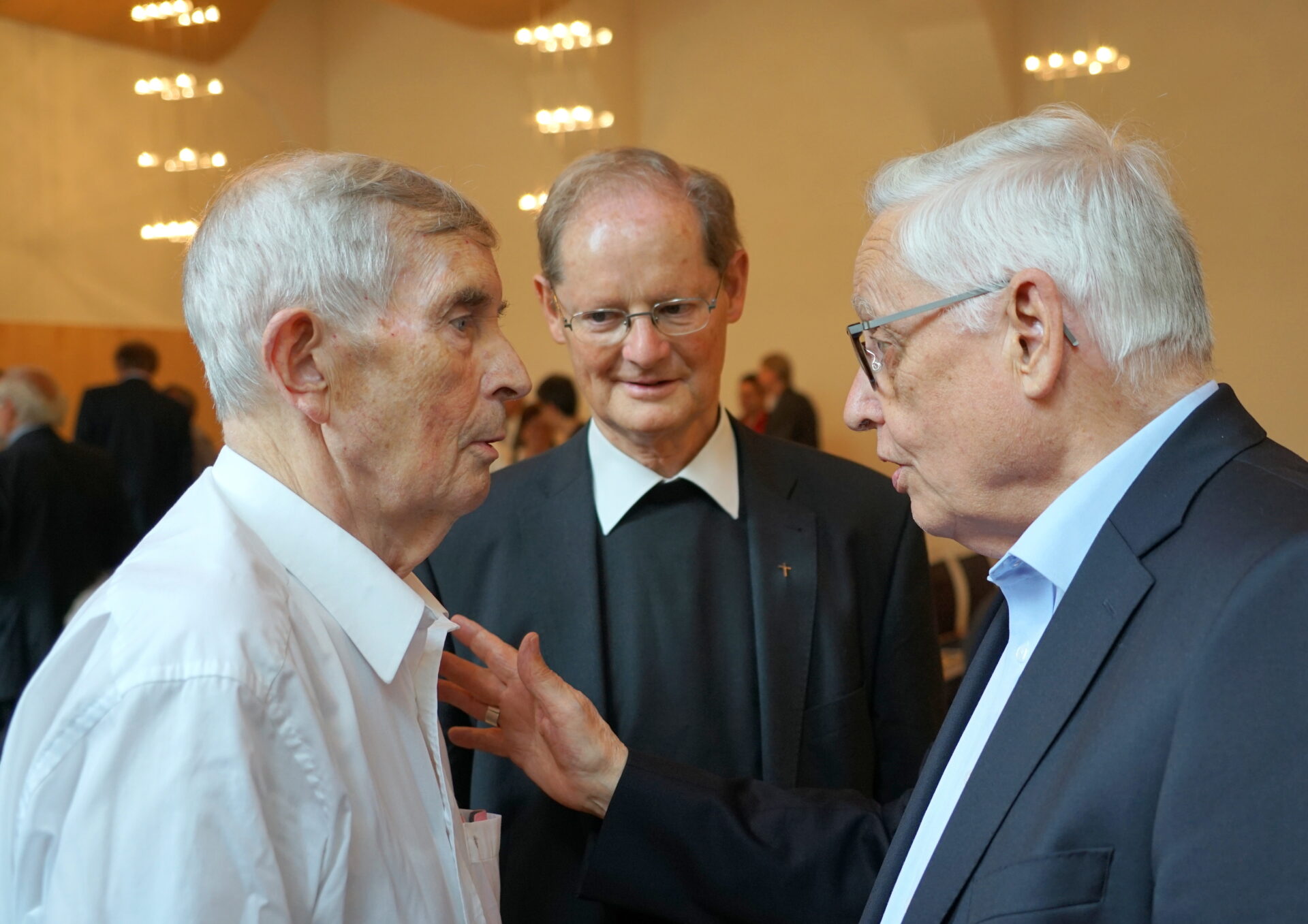 Domherr Franz Stampfli, Generalvikar Josef Annen und Weihbischof Paul Vollmar, 2018. (Foto: Arnold Landtwing)