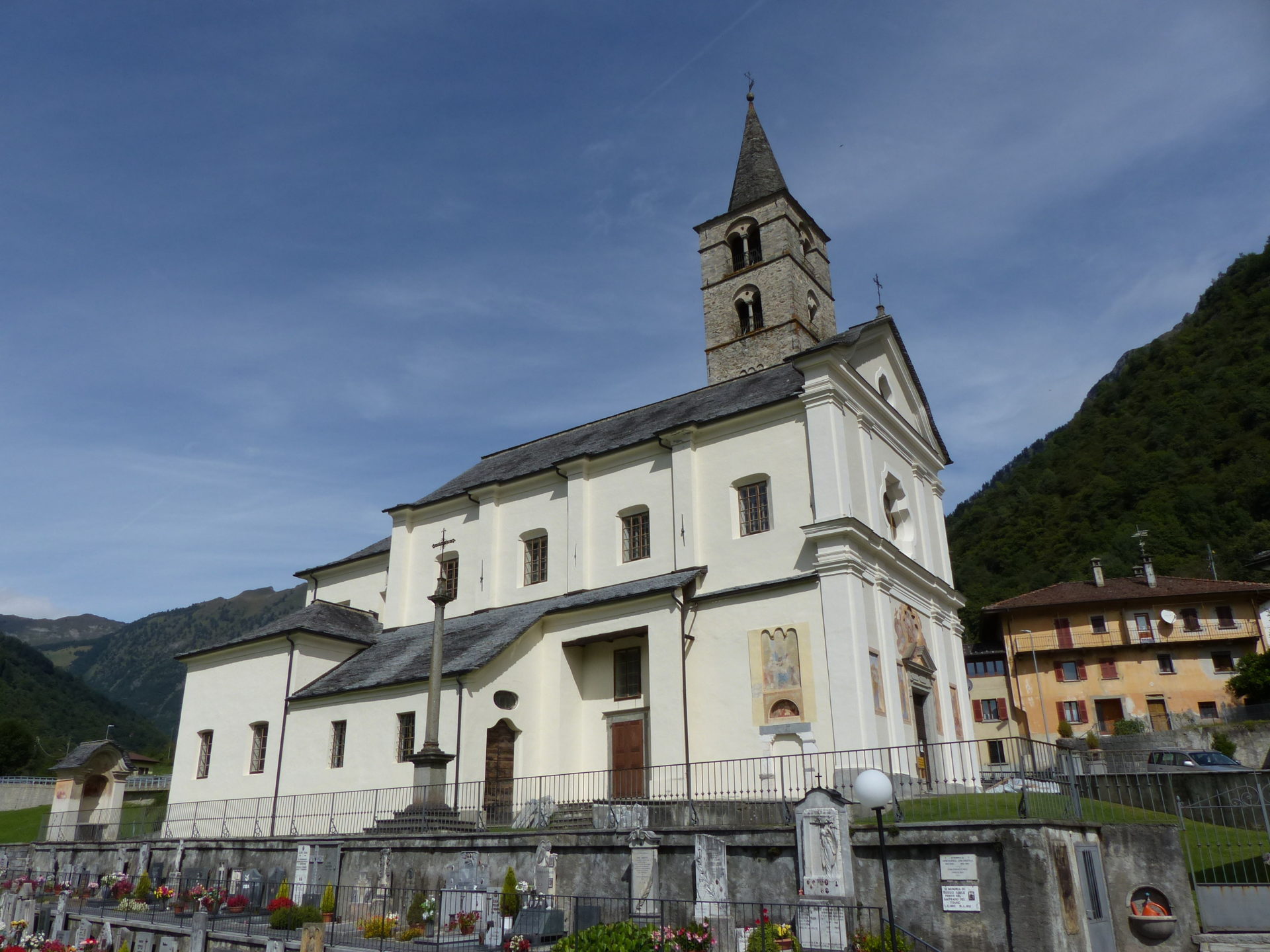 L?église paroissiale d'Aquila (TI). (Photo: Urban Fink-Wagner)